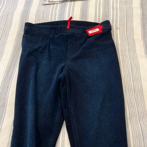 Brand new TAGS ON Spanx “ankle Jean-ish leggings”. Size L